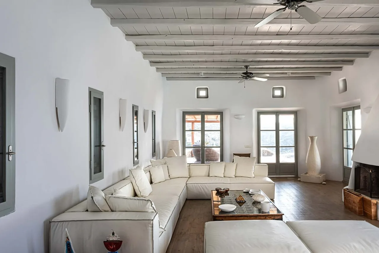Classic And Contemporary Mykonos Luxury Villa photo 2