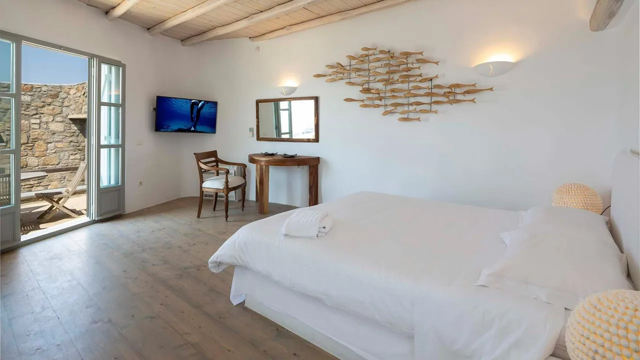 Classic And Contemporary Mykonos Luxury Villa photo 4