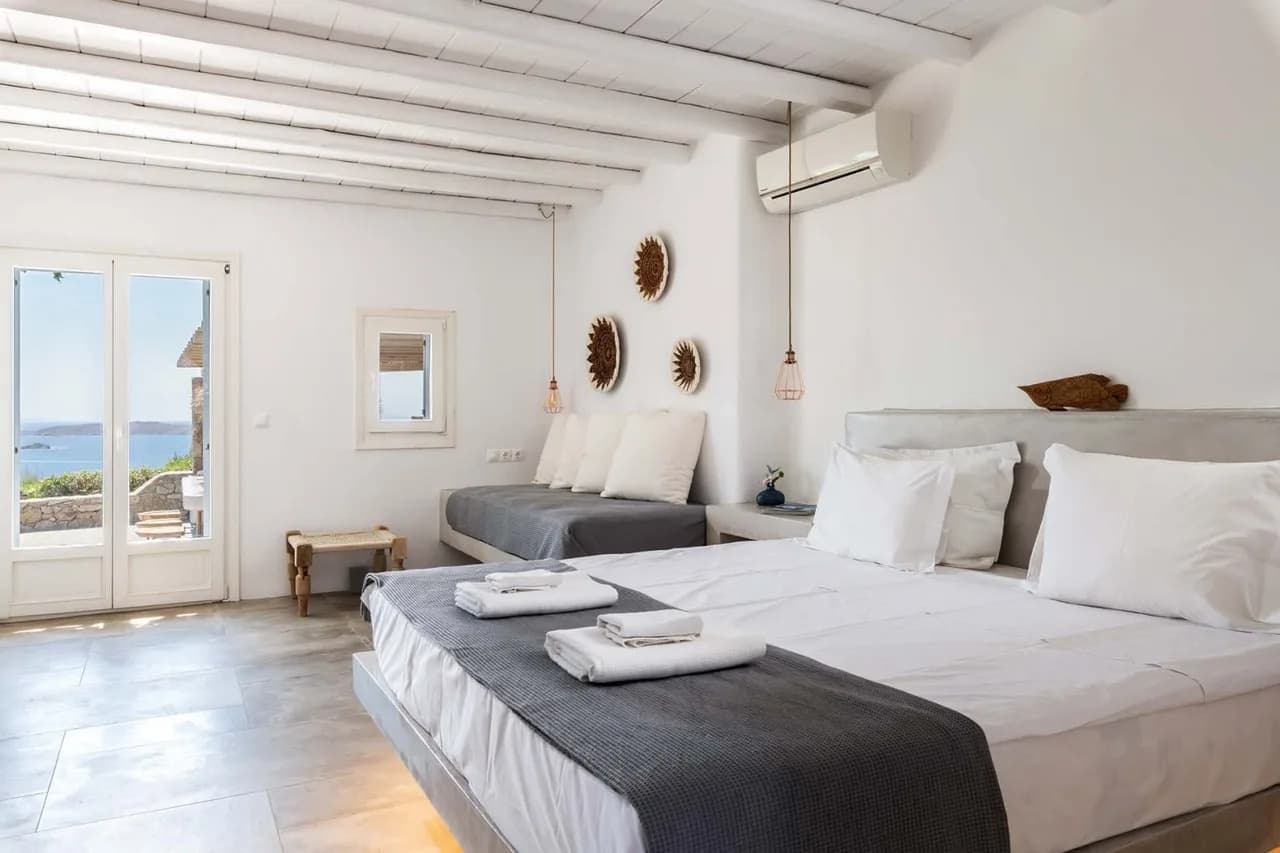 Mykonos Upscale Villa With Grand Views photo 4