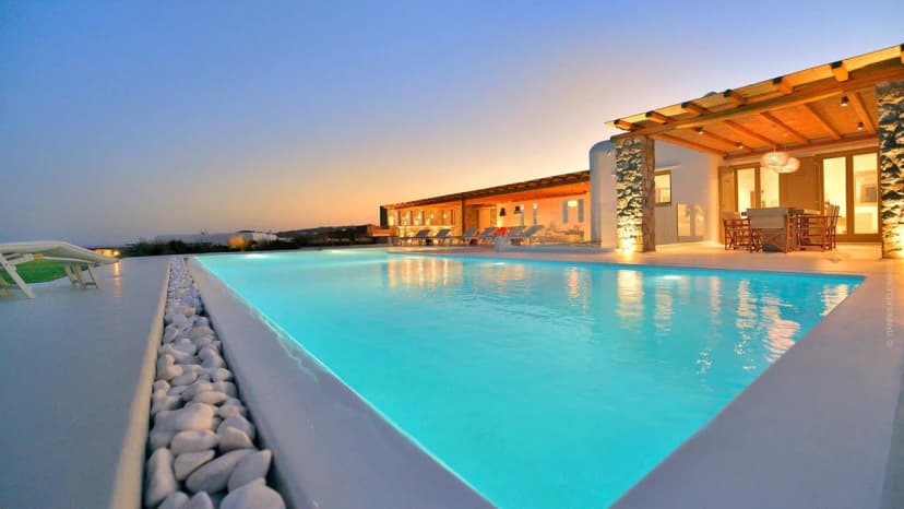 Resort-worthy Outdoor Areas With Clear Open Views