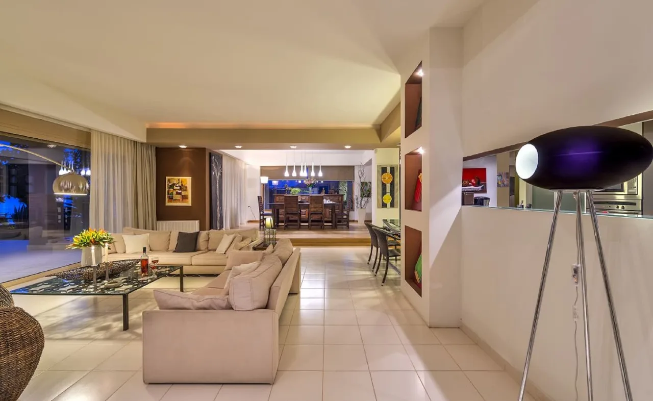 SEAFRONT CONTEMPORARY VILLA WITH PRIVATE POOL photo 5