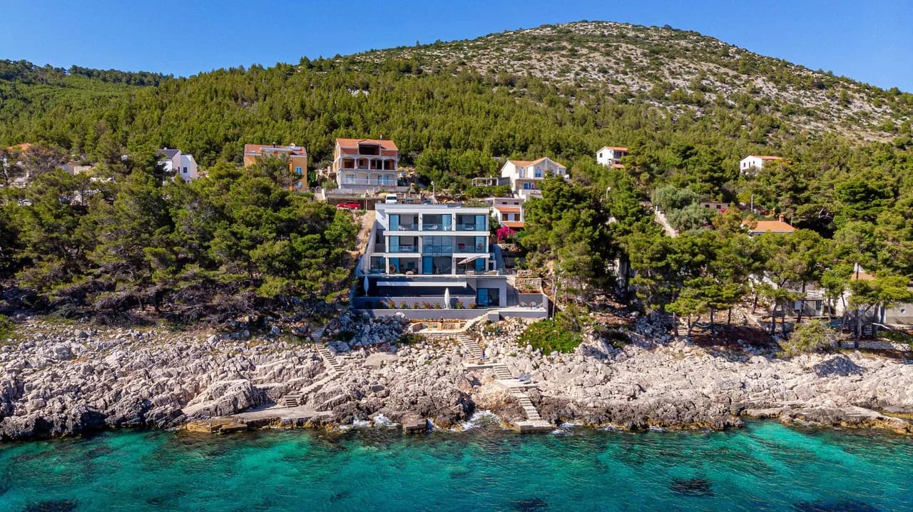 Designer villa few steps from azure blue sea photo 2