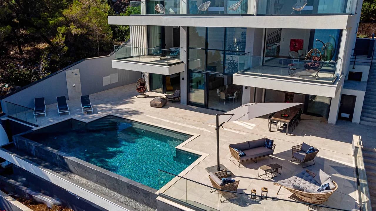 Designer villa few steps from azure blue sea photo 5