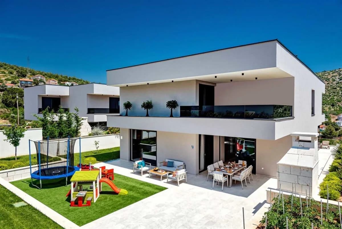 Modern Villa With Indoor Swimming Pool photo 5