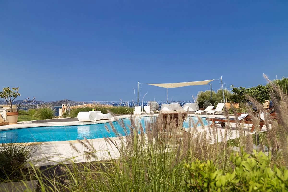 Modern Italian Villa with Pool and Jacuzzi photo 2