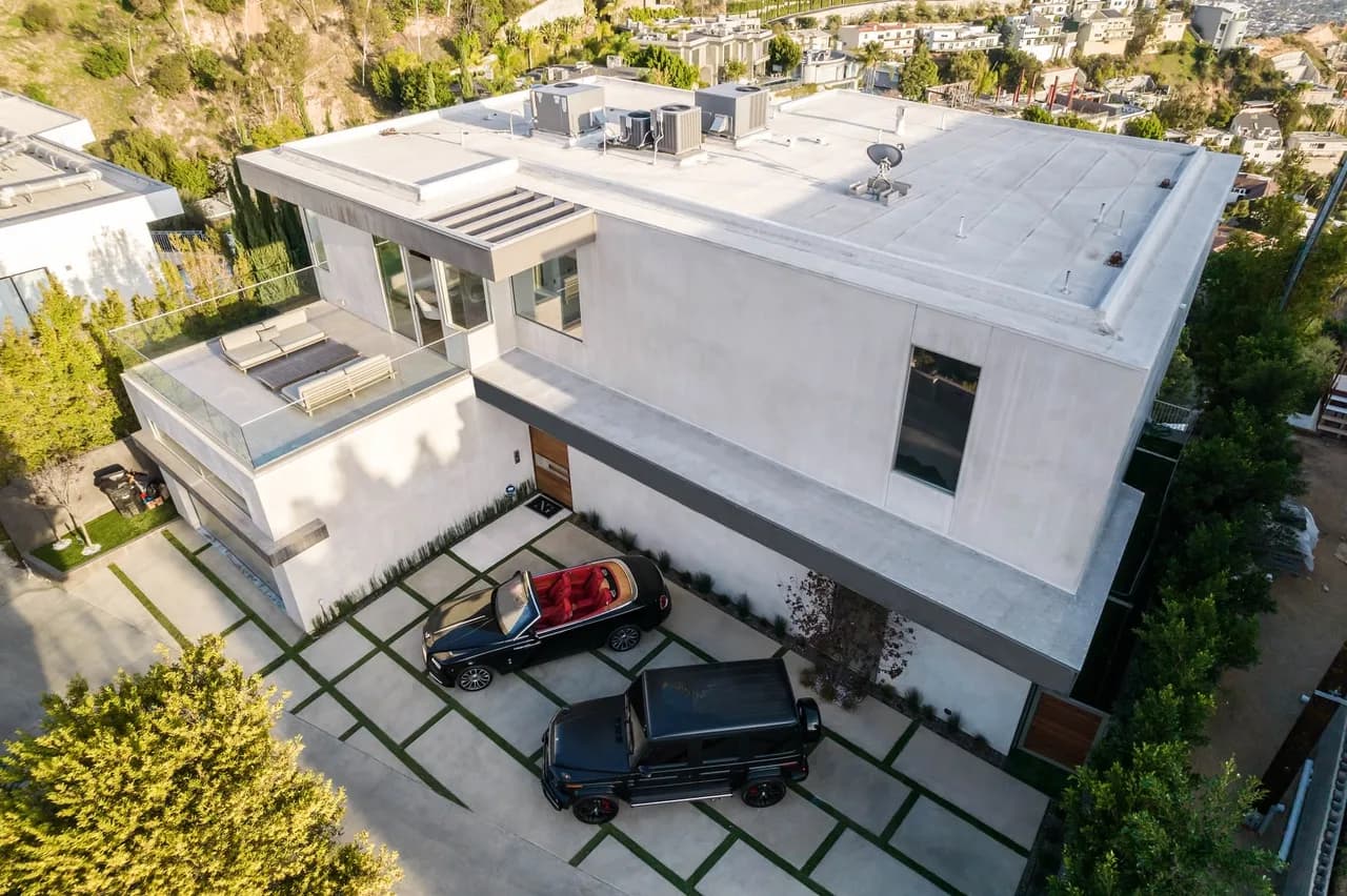 Hollywood Hills Modern Villa With Explosive Views photo 2