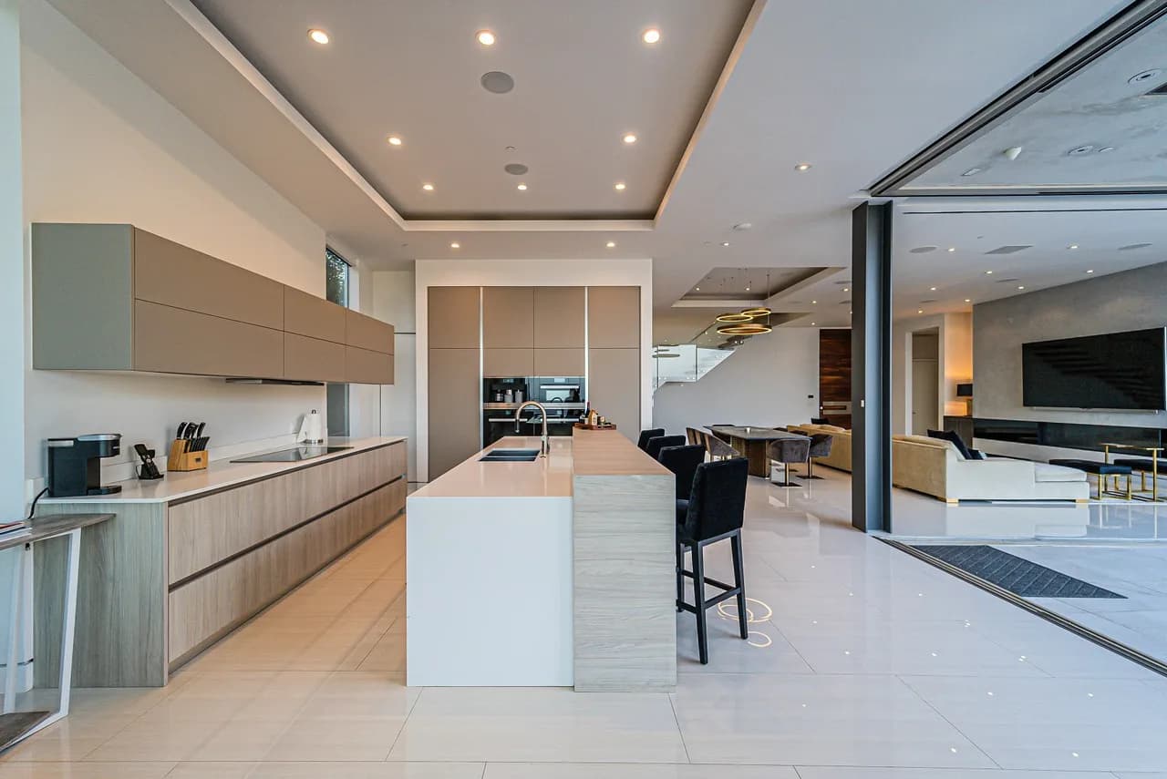 Hollywood Hills Modern Villa With Explosive Views photo 4