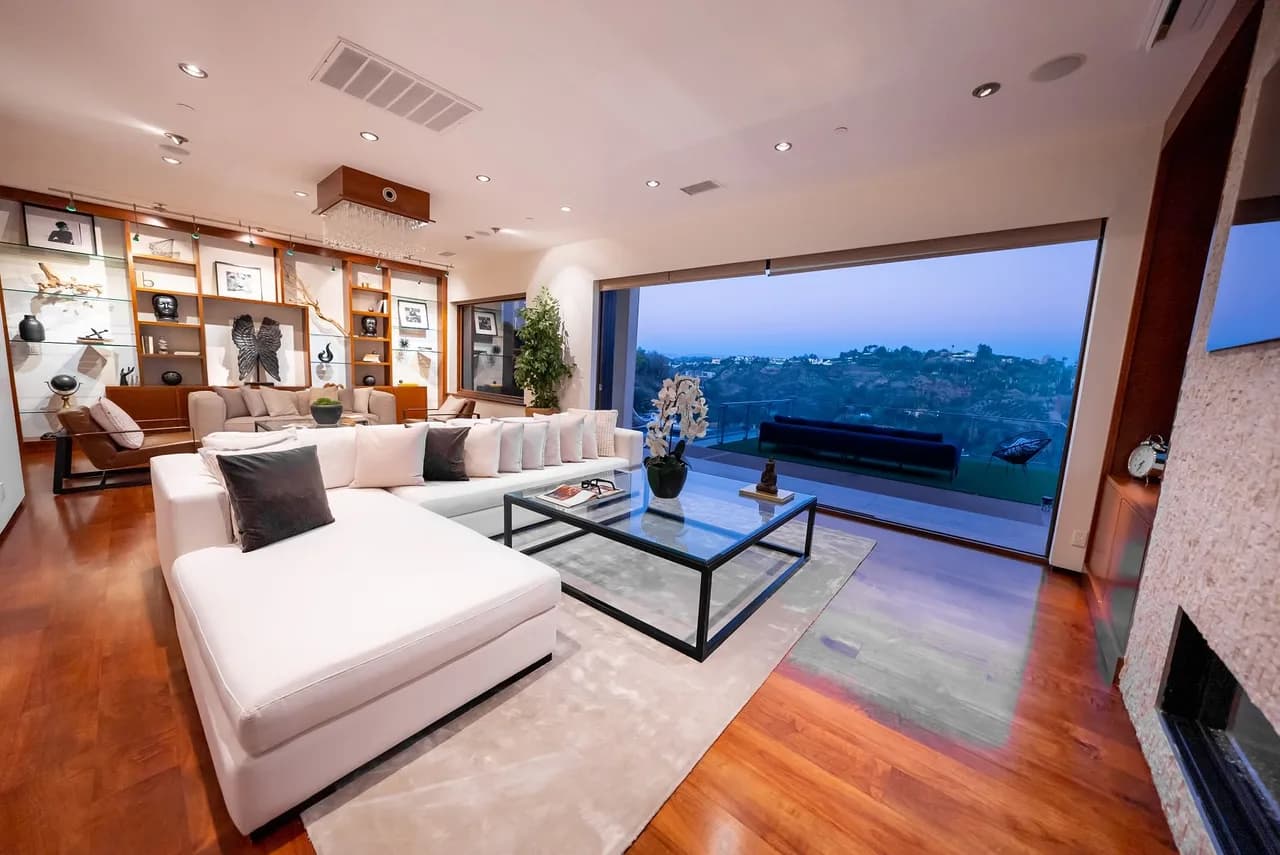 Secluded Bel Air Villa With Unobstructed Views photo 3
