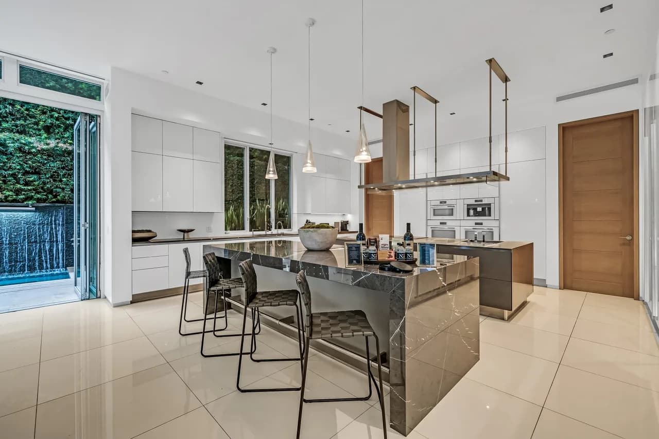 Ultra Modern Sunset Strip Mansion photo 3