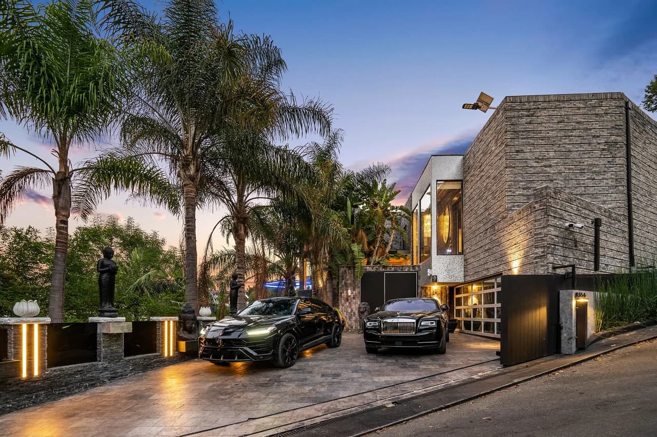 Astounding Abstract Hollywood Hills Mansion