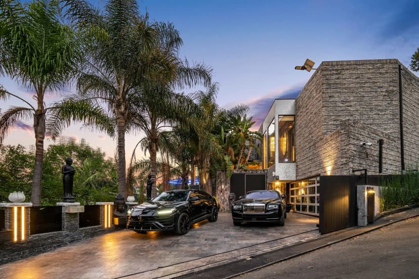 Astounding Abstract Hollywood Hills Mansion