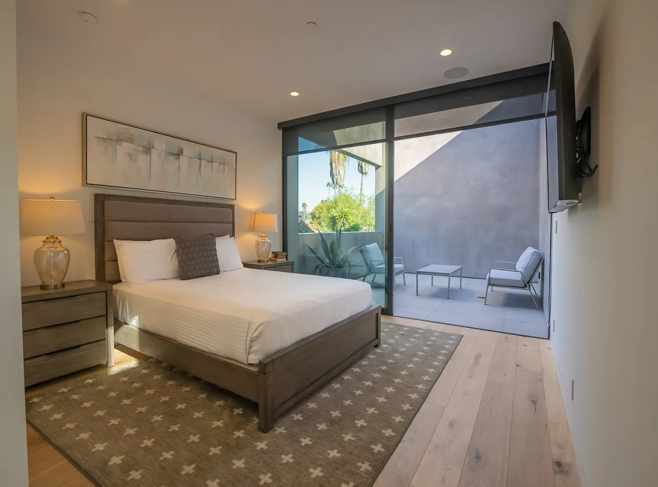 Opulent Modern Melrose Escape photo 5