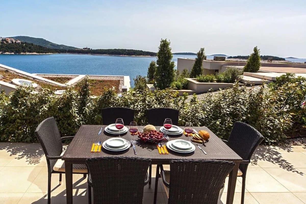 Croatian Villa in perfect location with blue ocean photo 2