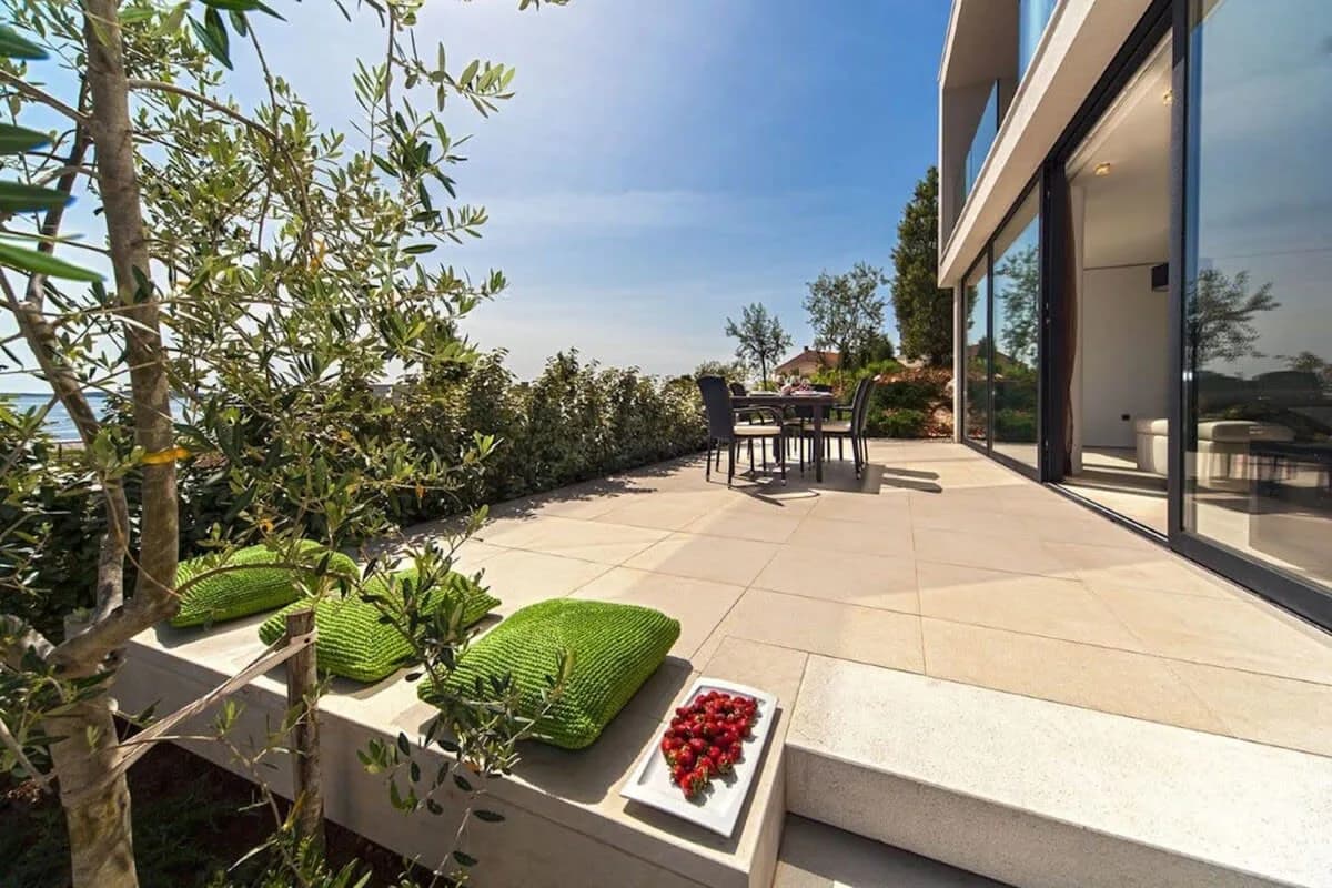 Croatian Villa in perfect location with blue ocean photo 3