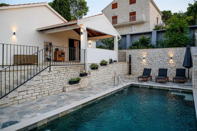 Contemporary Seafront Villa
