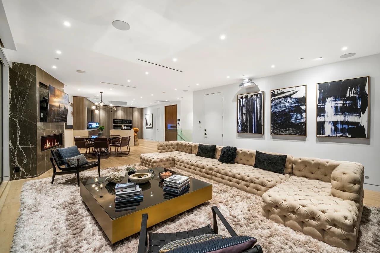 Modern Smart Home With Spectacular Views photo 2