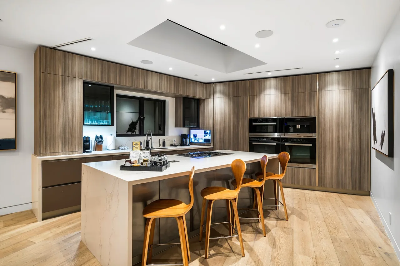 Modern Smart Home With Spectacular Views photo 4