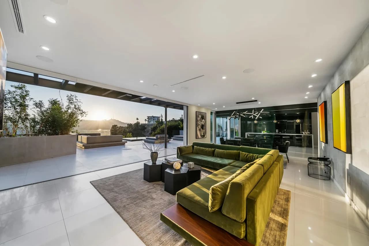 Contemporary Modern Villa With Hills Views photo 2