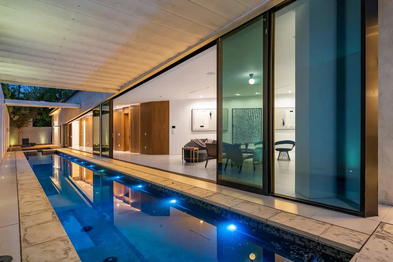 Ultra-modern Villa In Hollywood
