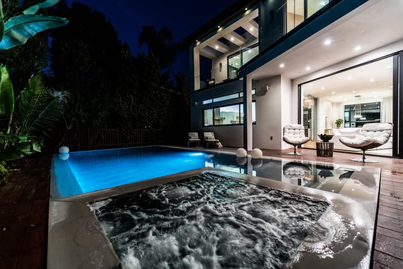 Exceptional Encino Getaway