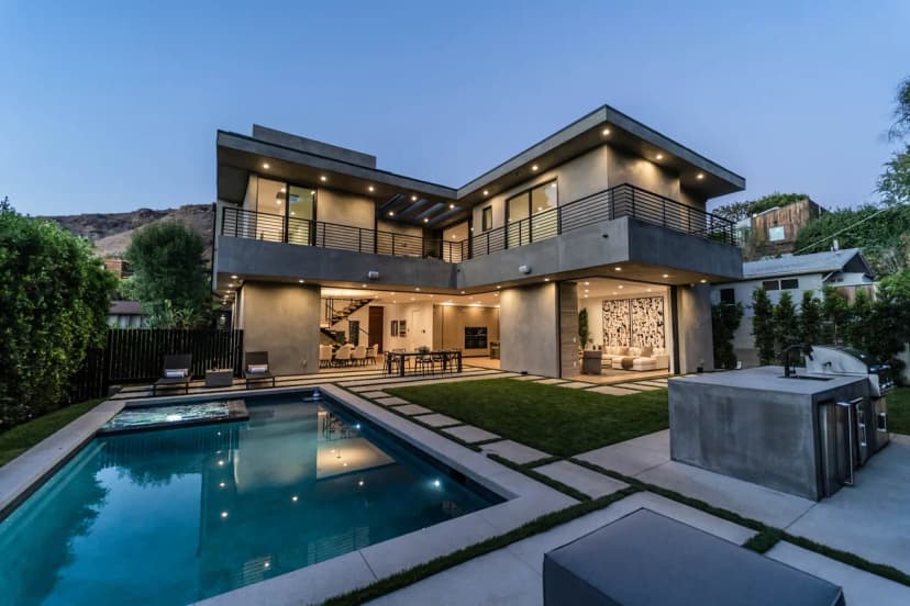 Lavish Sanctum In Los Feliz