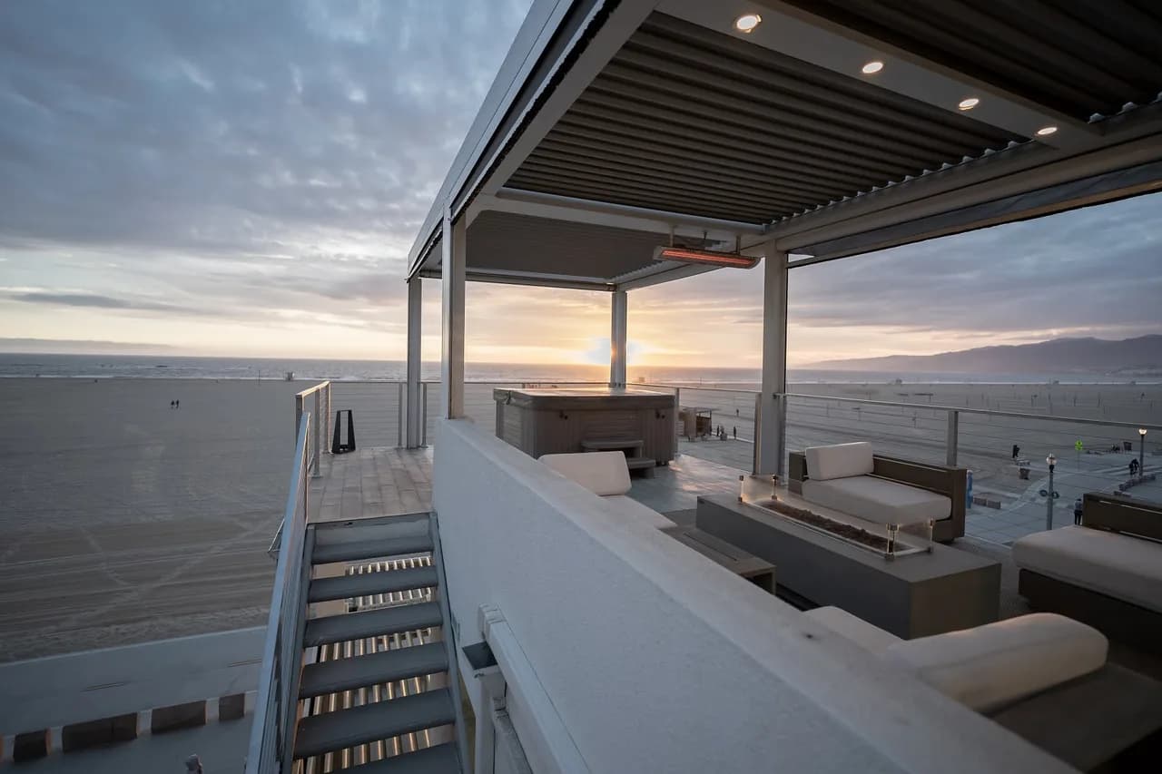 Brilliant Beachfront Santa Monica Retreat photo 2
