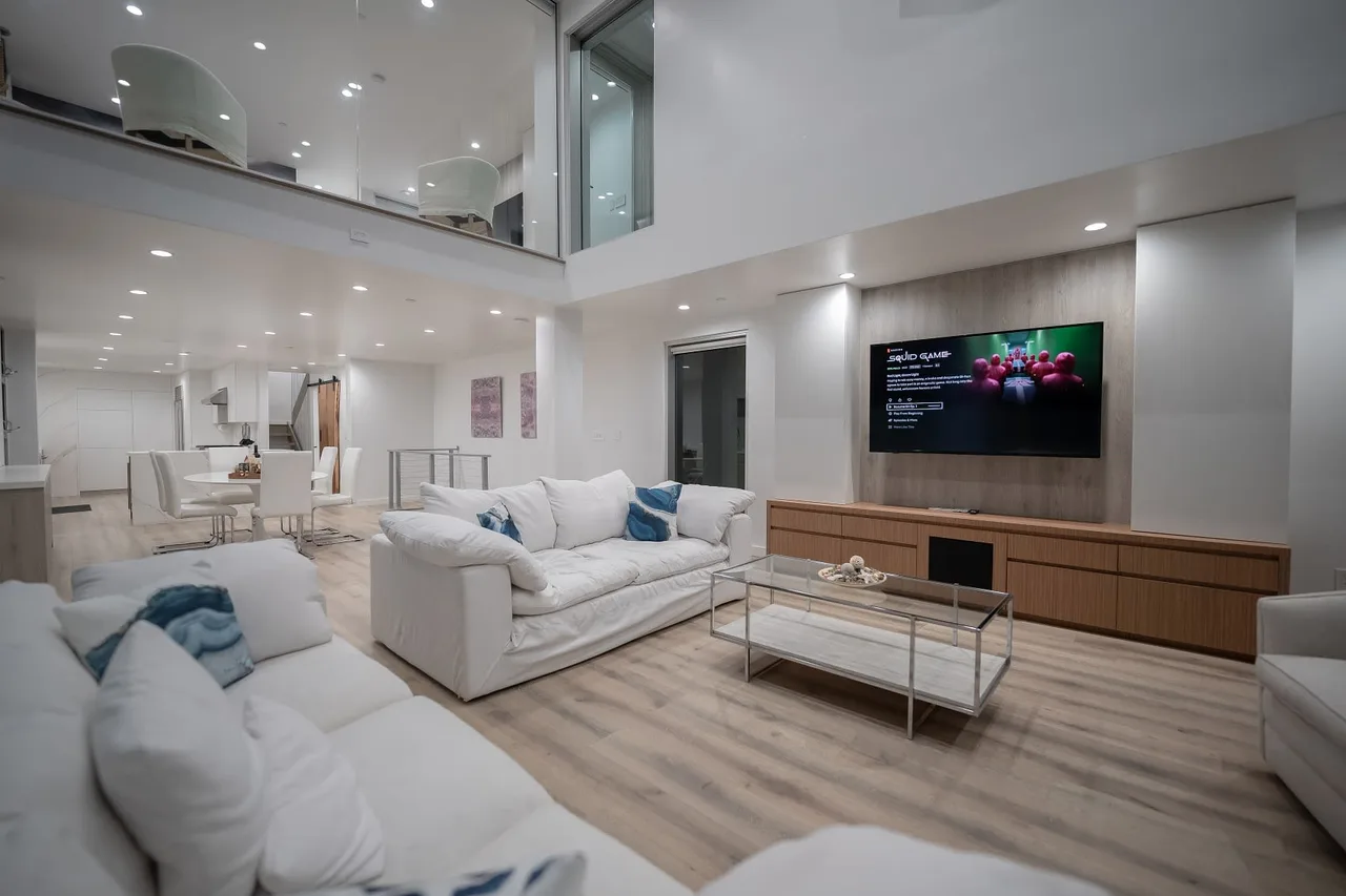 Brilliant Beachfront Santa Monica Retreat photo 3