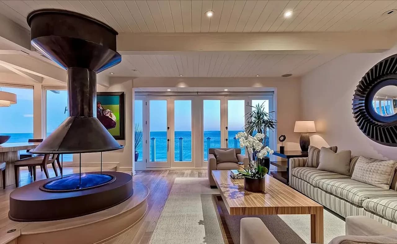 Modern Malibu Beach Retreat photo 3