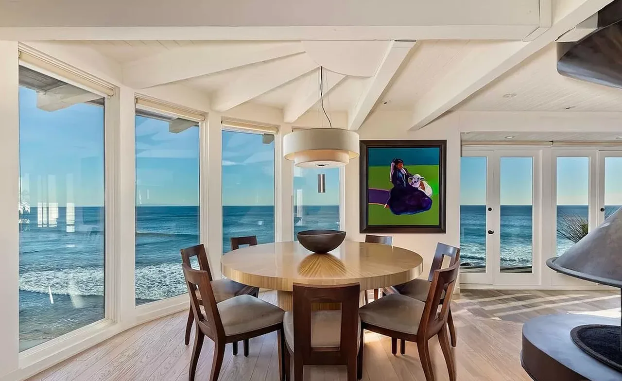 Modern Malibu Beach Retreat photo 4