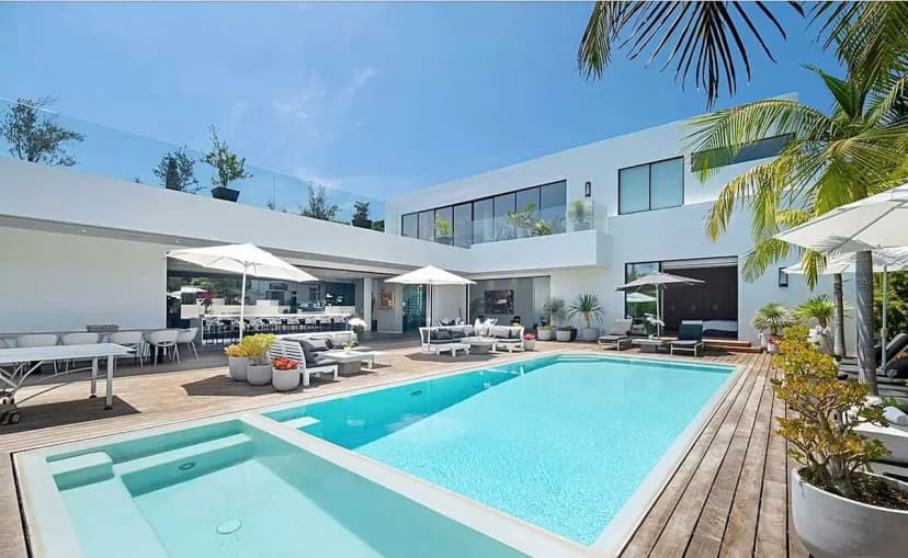 Impeccable Modern Mansion In Beverly Hills Flats