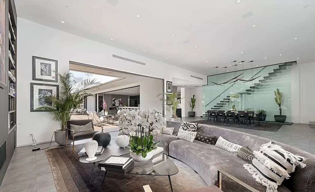 Impeccable Modern Mansion In Beverly Hills Flats photo 2