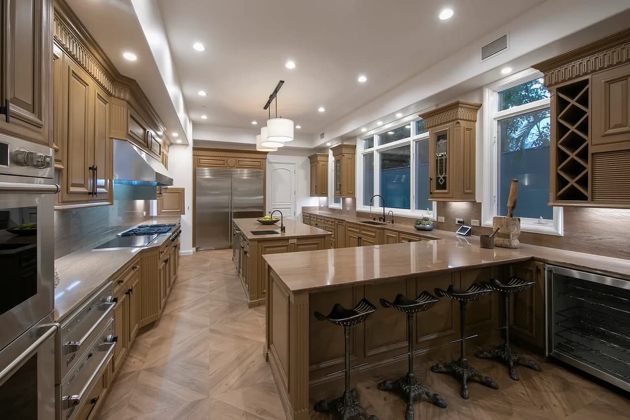 Sophisticated Grand Mansion In Prime Beverly Hills photo 4