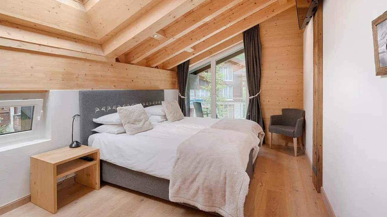 BEAUTIFUL SKI IN /SKI OUT ALPINE PENTHOUSE photo 2