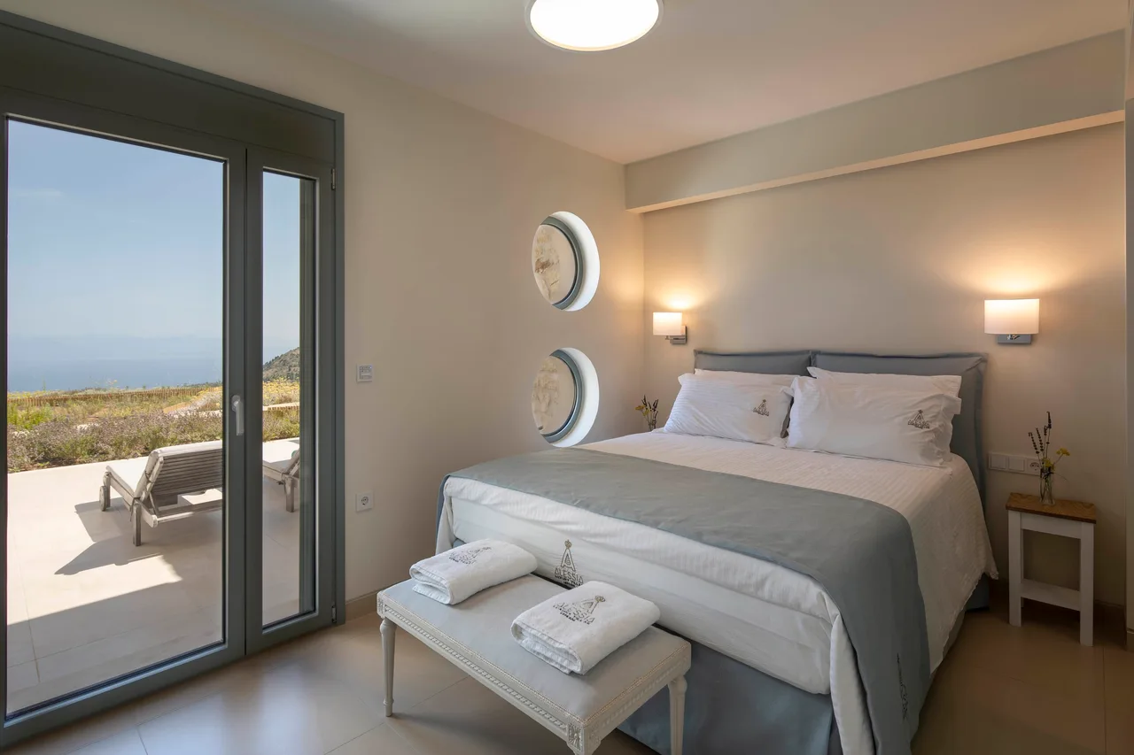 IMPRESSIVE LUXURIOUS VILLA WITH PANORAMIC VIEWS photo 3