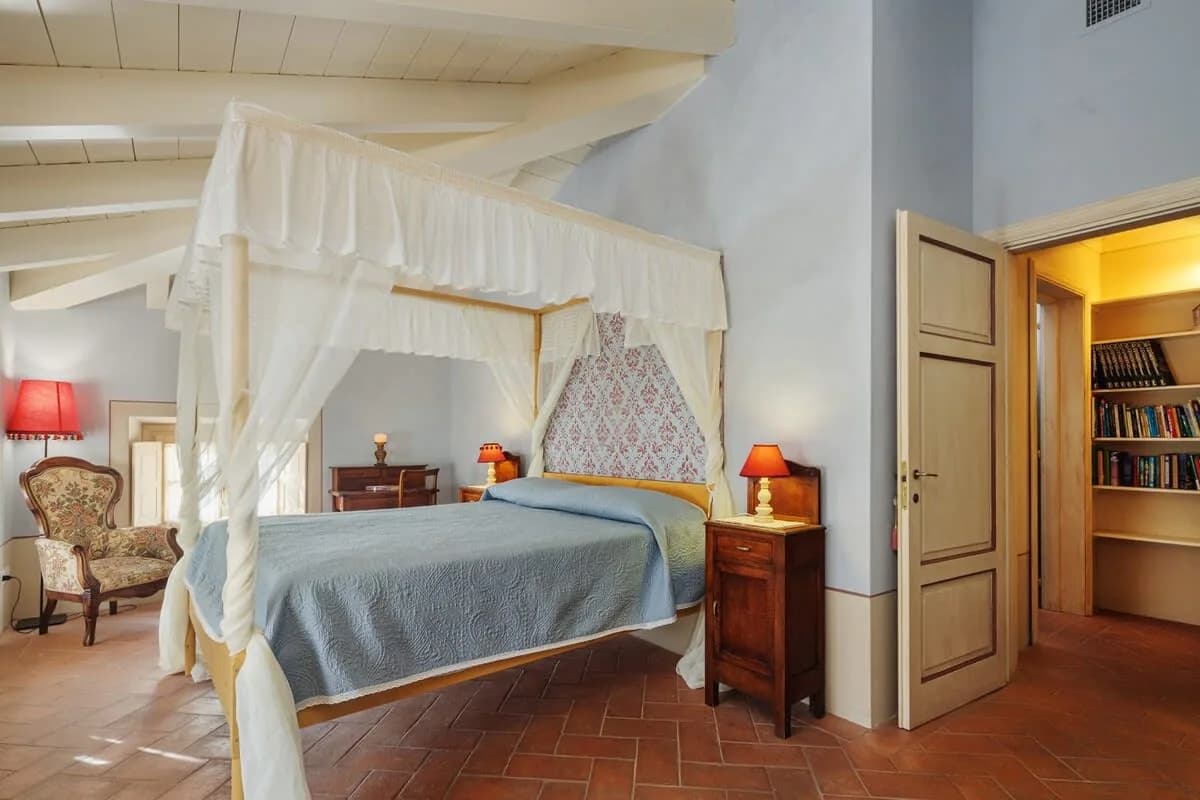 Elegant villa with harmonious settings photo 2