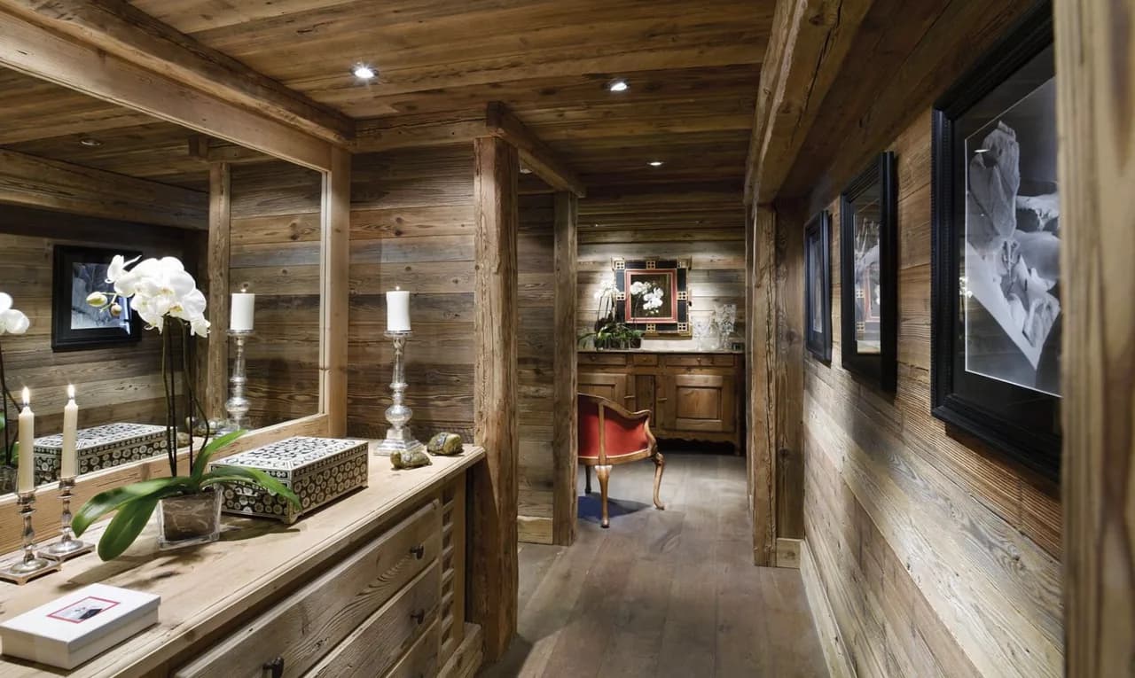 Chalet boasting luxurious and elegant decor photo 4