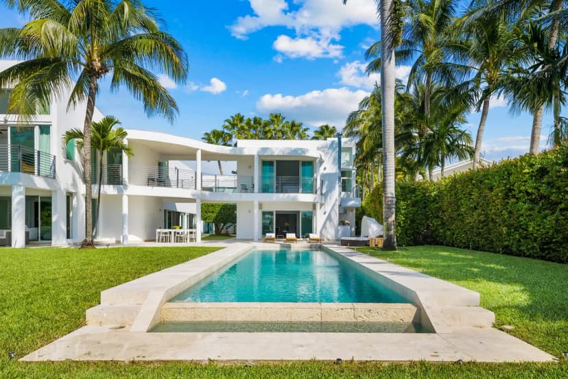 Exquisite Waterfront Villa In Key Biscayne