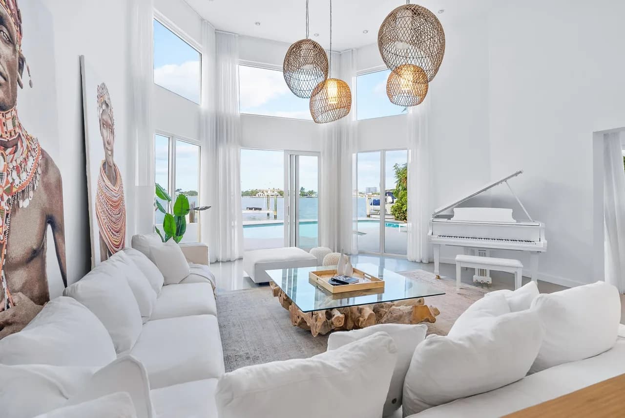 Upscale Waterfront Miami Villa photo 2