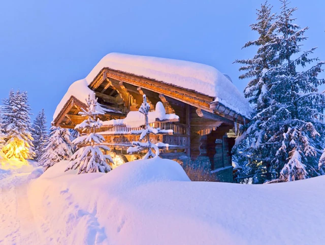 Chalet decorated with the best refinement