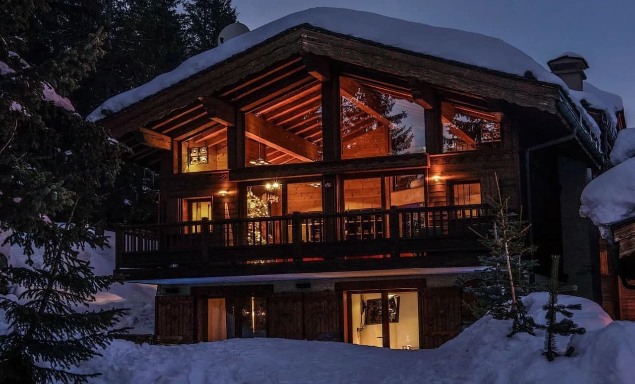 Modern chalet with views of the snowy summits photo 4