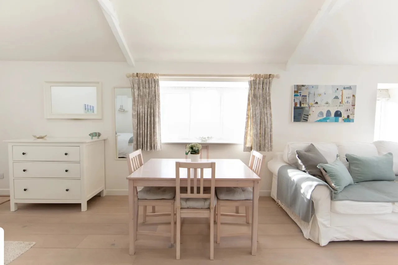 Light And Airy Farmhouse With Relaxing Vibe photo 3
