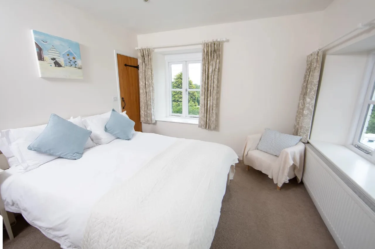 Beautiful And Warm Cottage With Lovely Garden photo 4