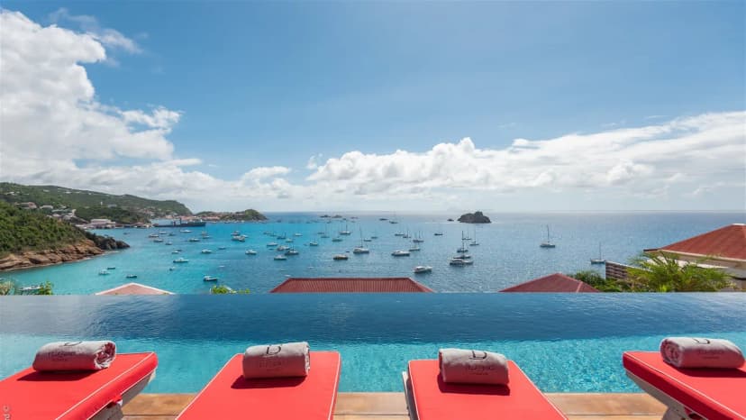 Superb villa with panoramic view over Corossol Bay