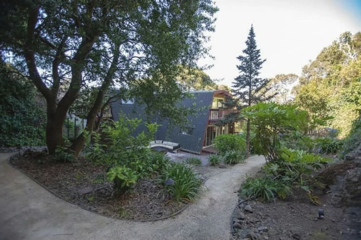 Bayview Treehouse with Hot Tub in Brisbane, California photo 3