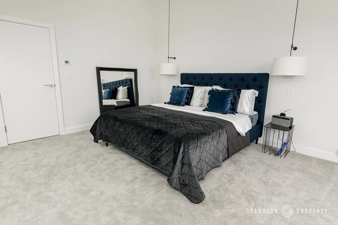 Four-bedroom House In The Heart Of Canford Cliffs photo 3