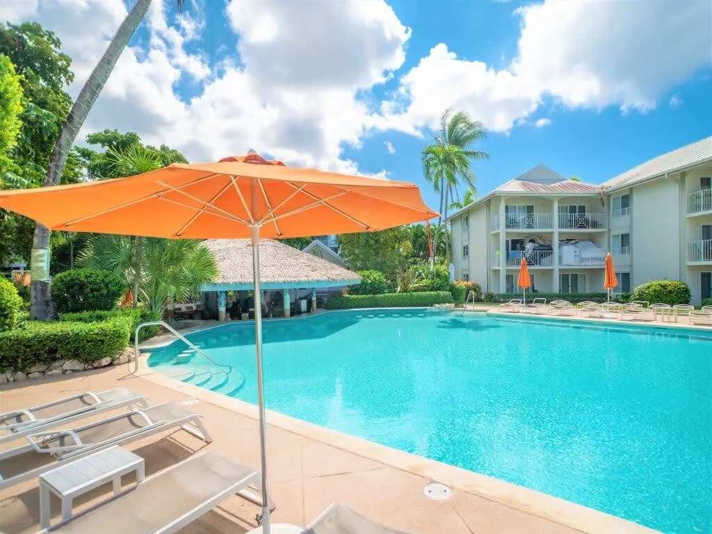 Beachfront Three Bedroom Penthouse in Cayman photo 4