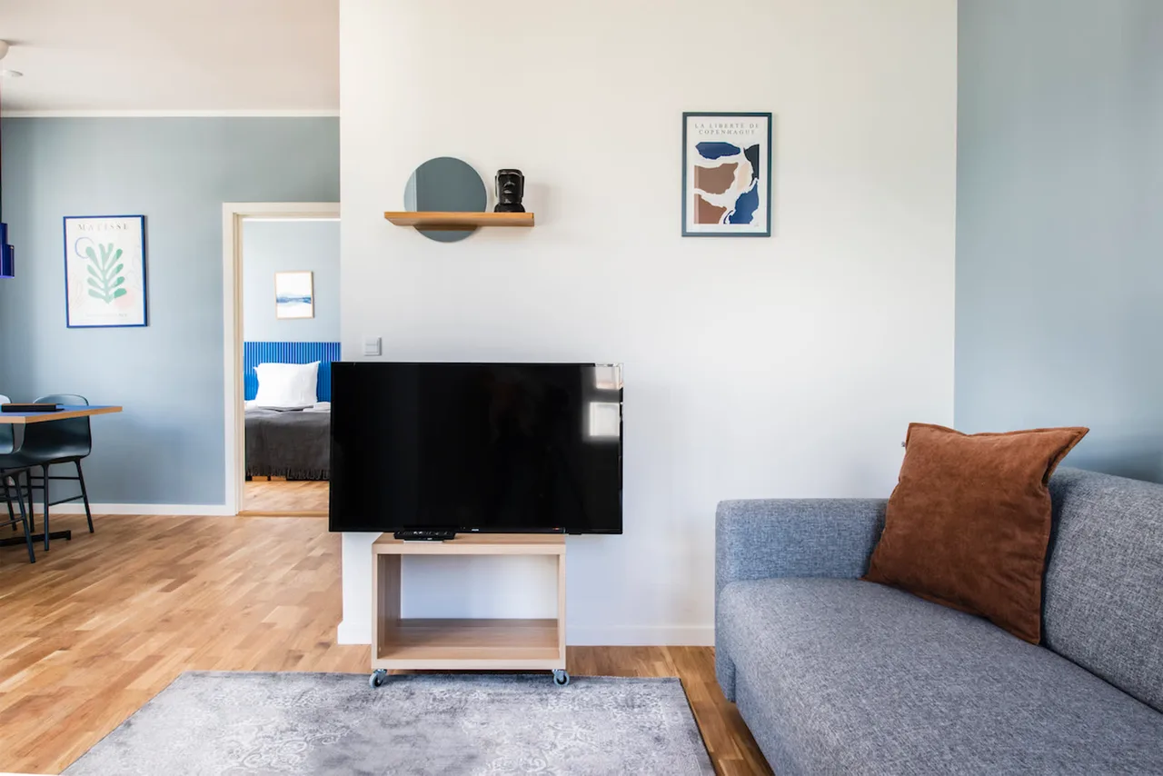 Local suite in central location photo 2