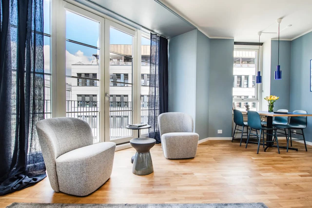 Local suite in central location photo 4