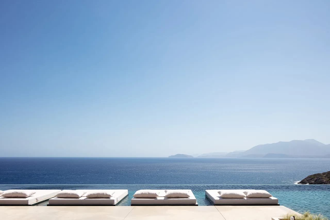 Stunning Villa with High Quality Aesthetics photo 2