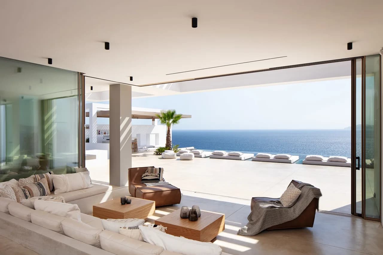 Stunning Villa with High Quality Aesthetics photo 3